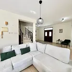 Tranquility Cove * لارنكا